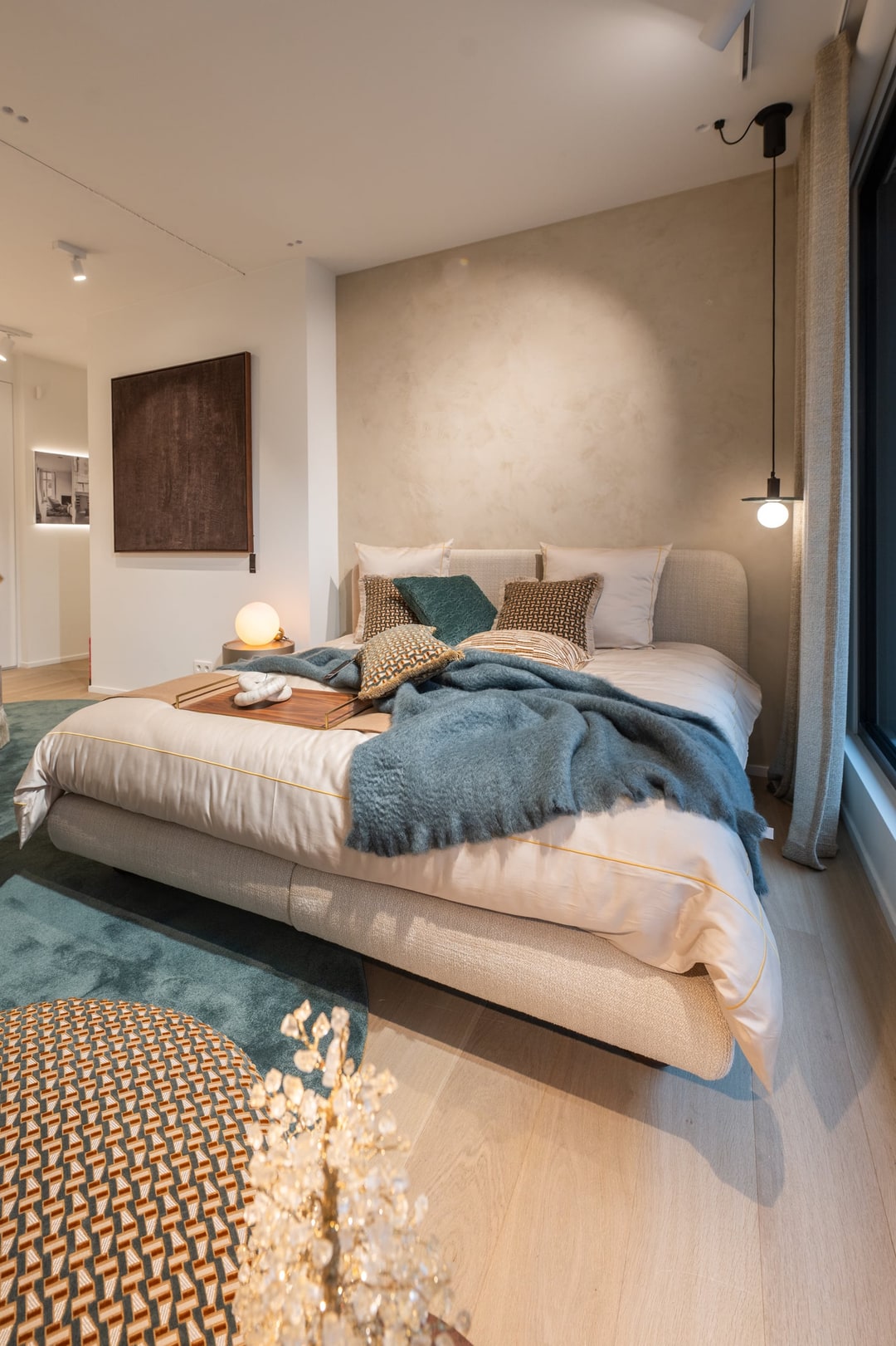 Slaapkamer met microtopping accentwand